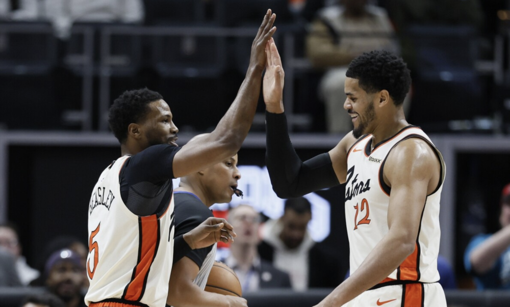 马刺逆转国王,布克带队取胜 马刺逆转国王,布克带队取胜