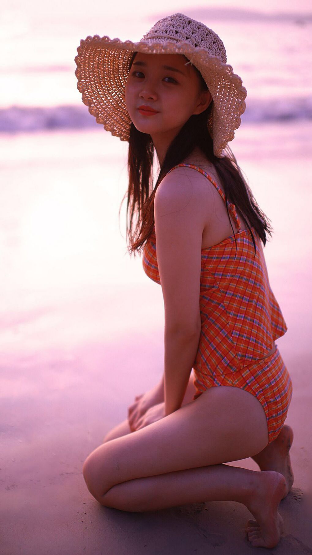 风驰电掣与火力压制,当F1新赛季揭幕战遇见突尼斯的绿茵风暴