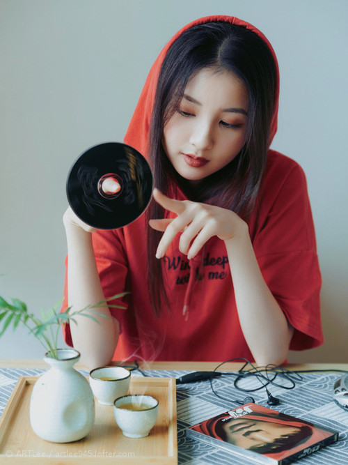 挪威黑马正面击溃塞维利亚,金玟哉主宰比赛走向